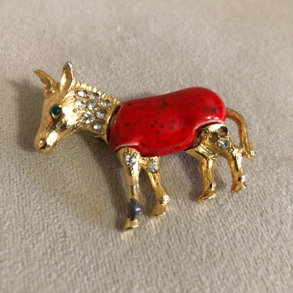 Vintage Gold Tone Green Jewel Eyed Donkey Pin - Picture 2 of 7